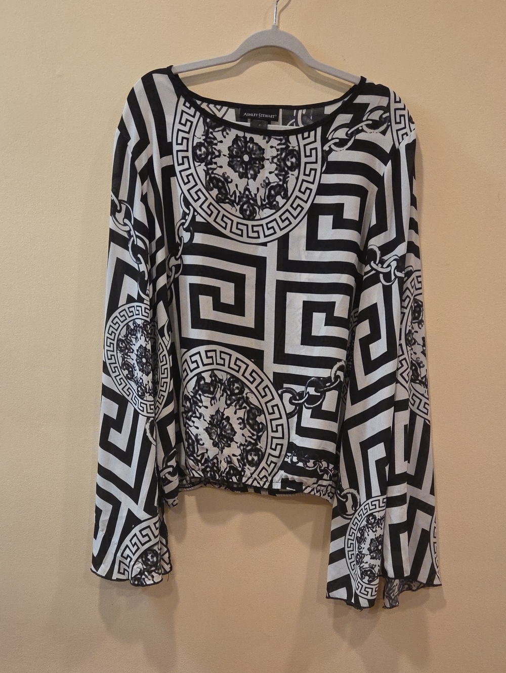 Alberto Makali Black & White Geometric Medallion Long Sleeve Blouse